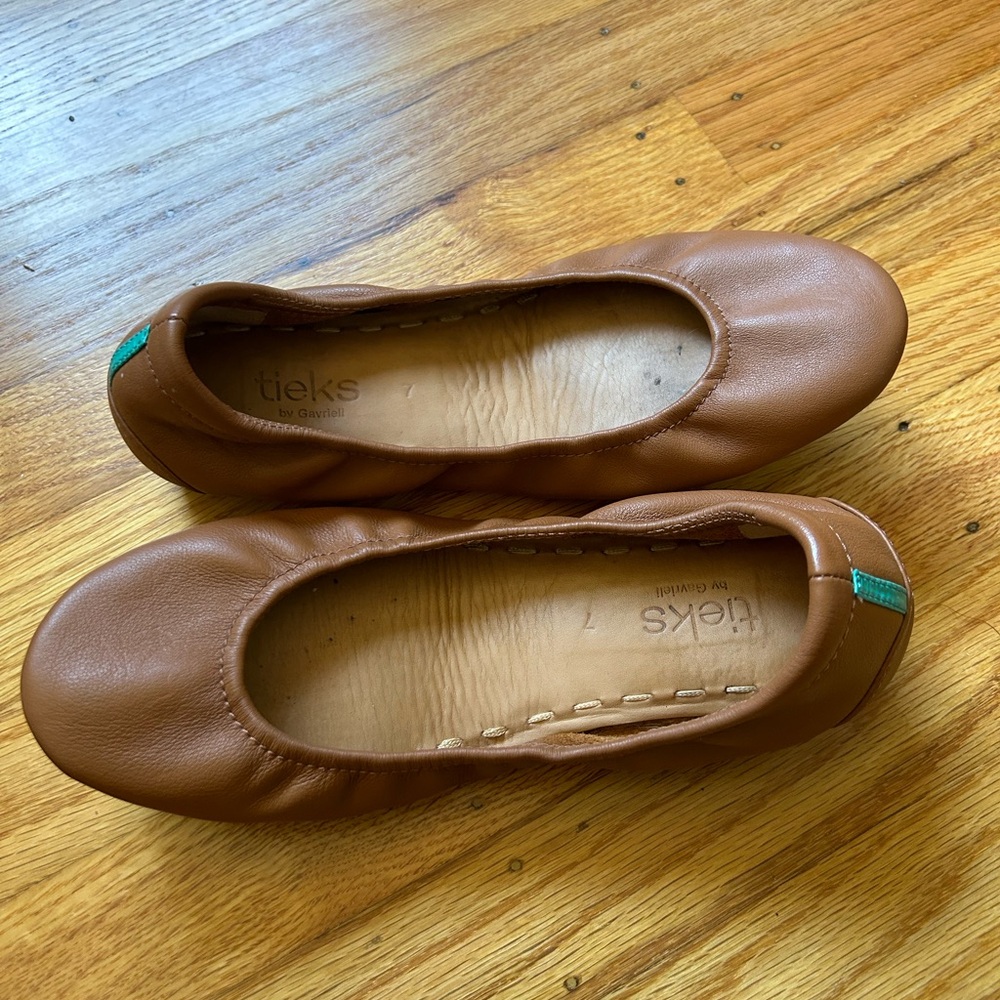 Brown size 7 tieks used good condition